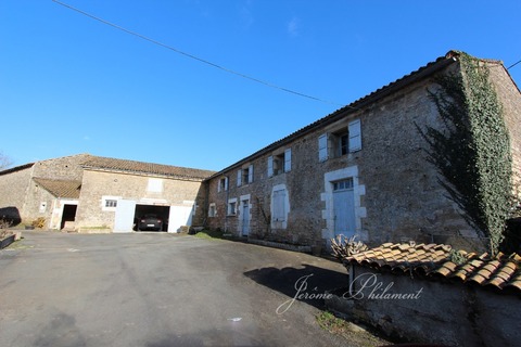 corps de ferme proche de Niort